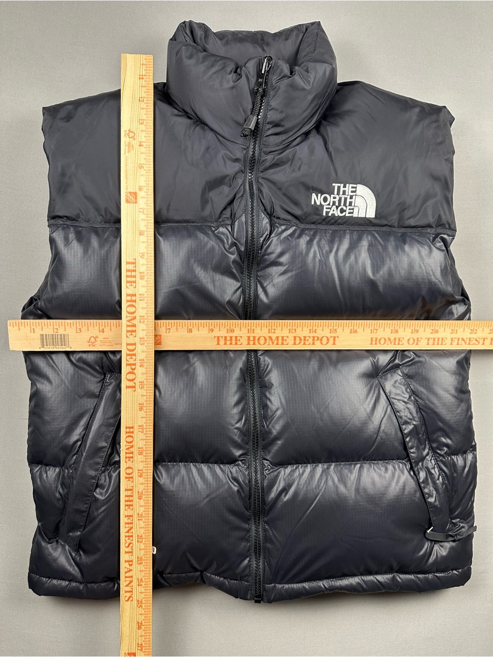 VINTAGE The North Face 1996 Retro Nuptse Vest, 700-Fill Goose Down - Women Large - Picture 13 of 14